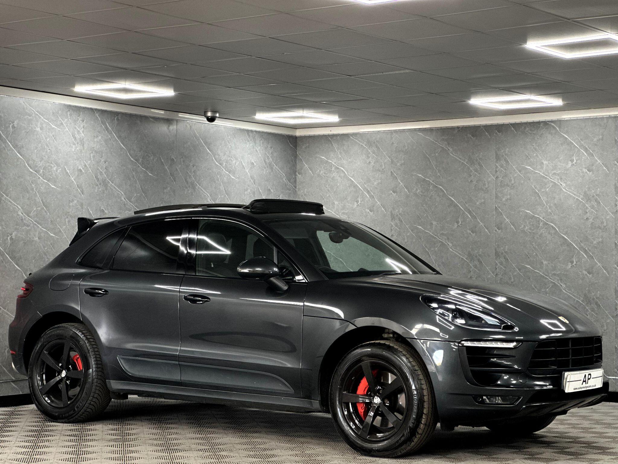 Porsche Macan secondary view